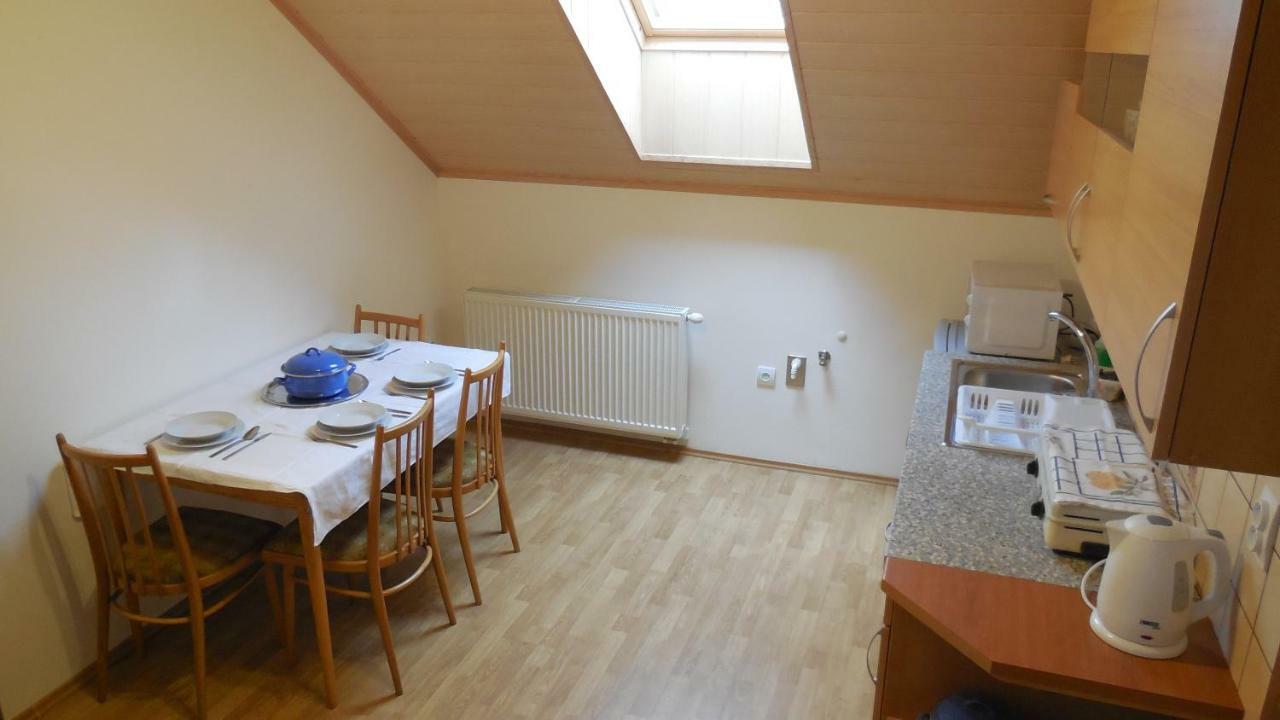 Privat Pod Kostolom - Ubytovanie Valča Zewnętrze zdjęcie