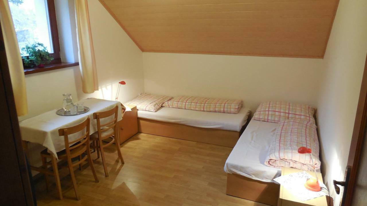 Privat Pod Kostolom - Ubytovanie Valča Zewnętrze zdjęcie